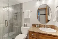Ski-In/Ski-Out 1 BD Modern Luxury Slopeside Retreat