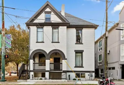 Indigo Flat: Chic Retreat in Downtown Chattanooga