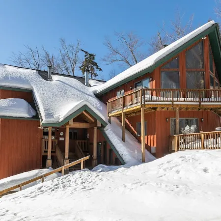 Luxury 8BR Ski In/Out Okemo Chalet on Sachem Trail Sleeps 22 Adults