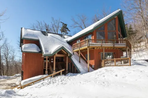Luxury 8BR Ski In/Out Okemo Chalet on Sachem Trail Sleeps 22 Adults
