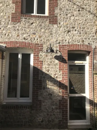 Maison de Gustave Maison de Ville à 3 Minutes de la Plage! Отели в г. Фекан