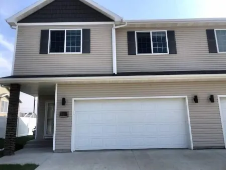 The MikkonINN - Modern 3 bed home by The Lights