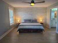 Just Renovated.  Well Stocked!  Serenity and Shelling Oasis. Walk to the Beach.