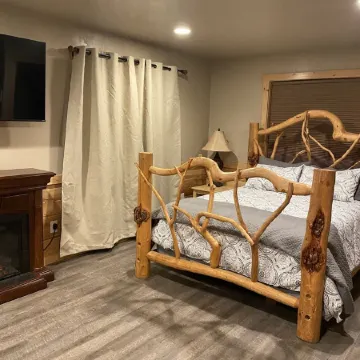 Cabin with peekaboo views of Glacier Park