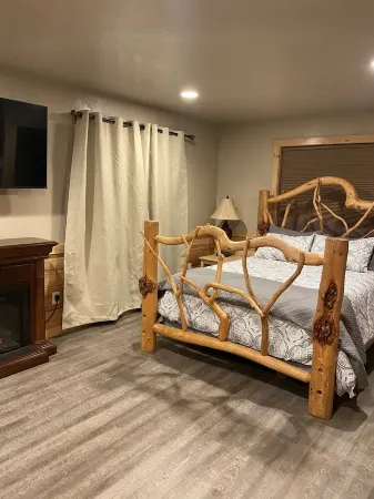 Cabin with peekaboo views of Glacier Park