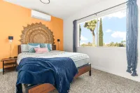 The Mirage | Firepit | Putt Putt | Hot Tub | BBQ Grill | Bocce Ball, Joshua Tree