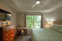 Lakefront Retreat near Tybee Beach &  Savannah Downtown with high speed WiFi