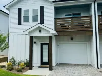 New Condo, Sleeps 6, 3 Bedroom, Beach Access, Community Pool & Private Cabanas. カローラのホテル