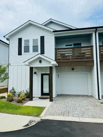 New Condo, Sleeps 6, 3 Bedroom, Beach Access, Community Pool & Private Cabanas.