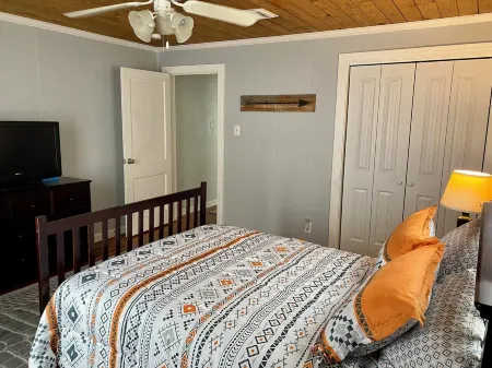 The Cajun Cottage - Downtown Cottage Отели рядом с достопримечательностью «Crying Eagle Brewing Company»