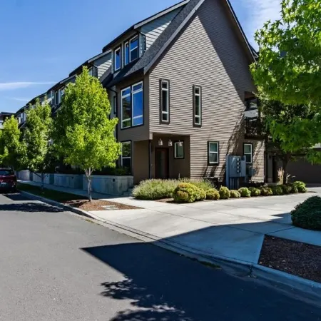 Urban Oasis in Downtown Walla Walla.  Walk to Wine, Restaurants and More!