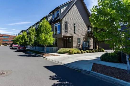 Urban Oasis in Downtown Walla Walla.  Walk to Wine, Restaurants and More!