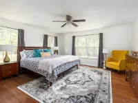 Luxury Hot Tub Near San Antonio- 6 Bdrms-Private-Spacious!! Hotels in Cibolo