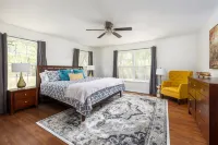 Luxury Hot Tub Near San Antonio- 6 Bds- private!!