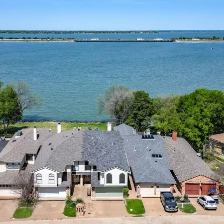 Lake Ray Hubbard - Luxury Lakeside Home Located in Chandler's Landing - Rockwall
