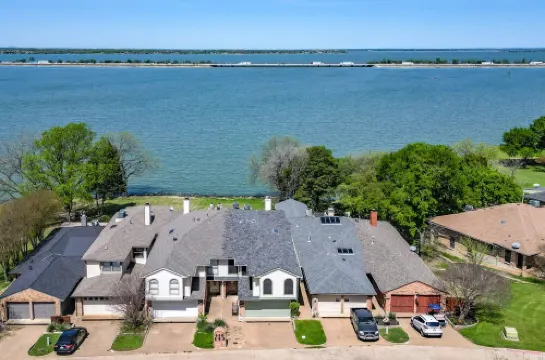 Lake Ray Hubbard - Luxury Lakeside Home Located in Chandler's Landing - Rockwall