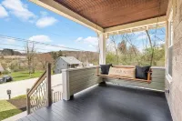 Family and 🐕 friendly☆3BR house☆Porch swing☆Mars☆PGH☆Cranberry