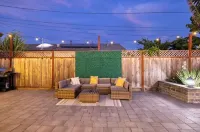 Renovated 5B4B Luxury home @Fremont with King Suite Hotels near 42 USA - Nostromo Dorms