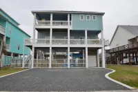 BEACH HANSON 1 New Construction with private pool and hot tub.