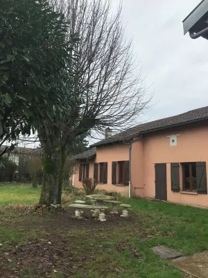 *country house with ornamental garden 200 m from the lake Hotel a Givry-en-Argonne