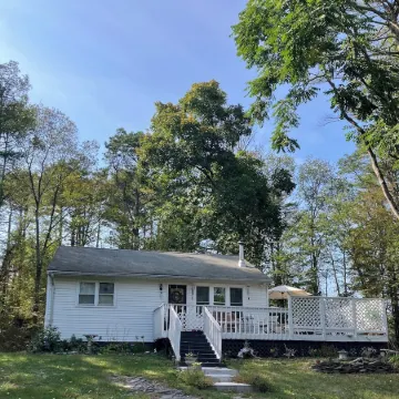 Peaceful Warm Cozy Country Cottage Nestled Beneath the Mountains, Woodstove