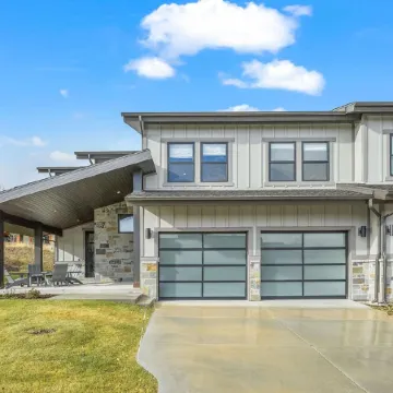 Free Shuttle to Deer Valley, Hot Tub, Lake Views! Luxury Rooms