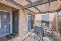 Cool & Comfy Tempe Townhome - Walk to Sloan Park, min to ASU, Town Lake or Mill!