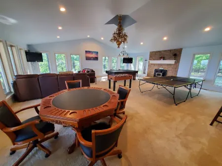 KINGSVIEW - Private Lakefront Acreage-Magnificent Lakeview-4200 Sq Ft Luxury!!!!