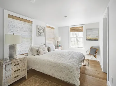 Edgartown Village Home w/ Pool. 4bdrm / 3.5bth