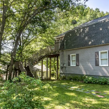 Spacious suite - close to everything + backyard10 min to Portsmouth +Ogunquit