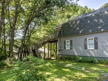 Spacious suite - close to everything + backyard10 min to Portsmouth +Ogunquit