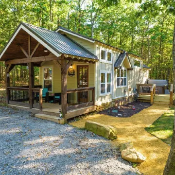 Modern Home with Hot Tub, Grill, Fire-pit and Zip Line