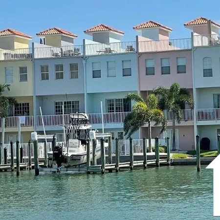 Luxury waterfront townhome, 5 min to beach, pool, boat slip & rooftop deck!