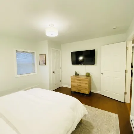 Stylish Loft with Parking Near NYC + Hospital