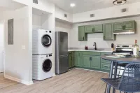 cozy comfy cottage c+ Hotels in Thunderbolt