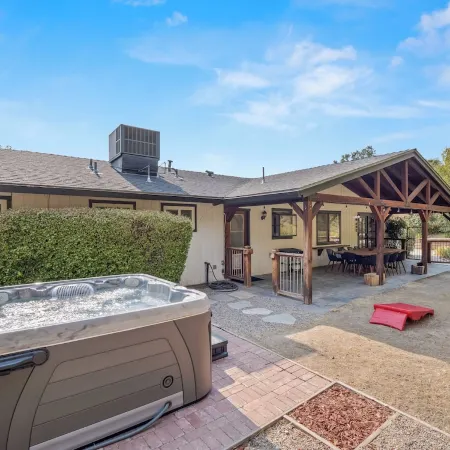 Hot Tub - Game Room - Fire Pit - 20 Min 2 Yosemiteev Charger Level 2