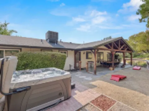 Hot Tub - Game Room - Fire Pit - 20 Min 2 Yosemiteev Charger Level 2