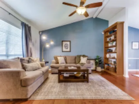 Escape to Olivia's Hideaway in Allen! Close  to Shopping,Eat, and Entertainment Hotels in Allen