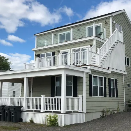 Ocean View Crashing Waves Stunning Second Floor Kitchen/Living Room 8 Bed 4 Bath
