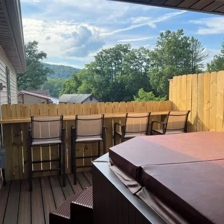 Stay, play and relax in Ohiopyle, PA, Hot tub, Pool table, GAP, Arcade Game