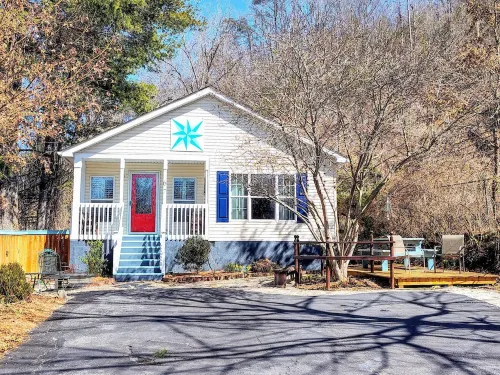 Rector Street Retreat. Downtown Bryson City Cottage
