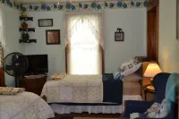 The Hen House Retreat - A Comfortable Place to Roost