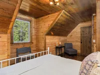 Orv Trails - Outdoor Fireplace - Luxury Cabin - Fall Colors & Pet Friendly!