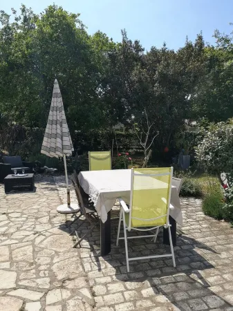 Family house Ile d'Oléron Cote Ouest- walking distance to the beach- 6 persons Отели в г. Сен-Пьер-д'Олерон