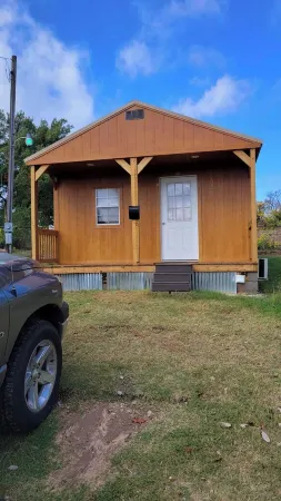 Cozy cabin in charming Ponca City with WiFi, AC
