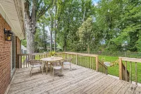 King Bed & Fire-Pit in Central Charlotte