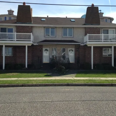 Outstanding Property! Great Reviews, Child Friendly, Easy Walk to Beach & Dining