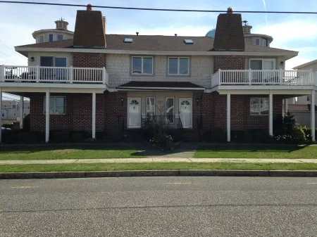 Sept Sale - Outstanding Property! Great Reviews,Easy Walk to Beach & Dining