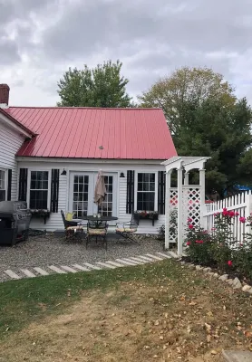 Pet Friendly Waterfront Farmhouse- Pvt Ofc, Views, Kayaks, Game Room &  Playset Hotel a Washington County
