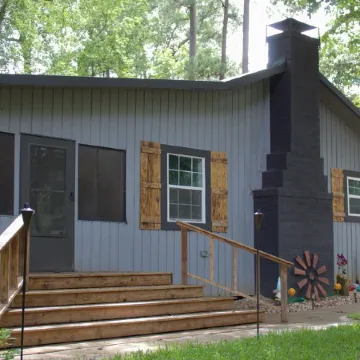 Cozy lake house w/Lake Conroe access- pet friendly!